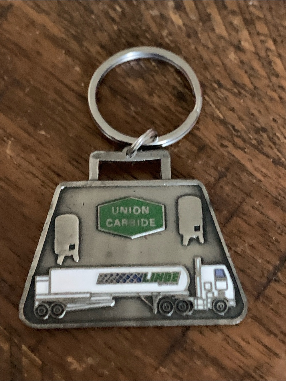 Green Metal Keychain with Tanker Truck - Linde Logo
